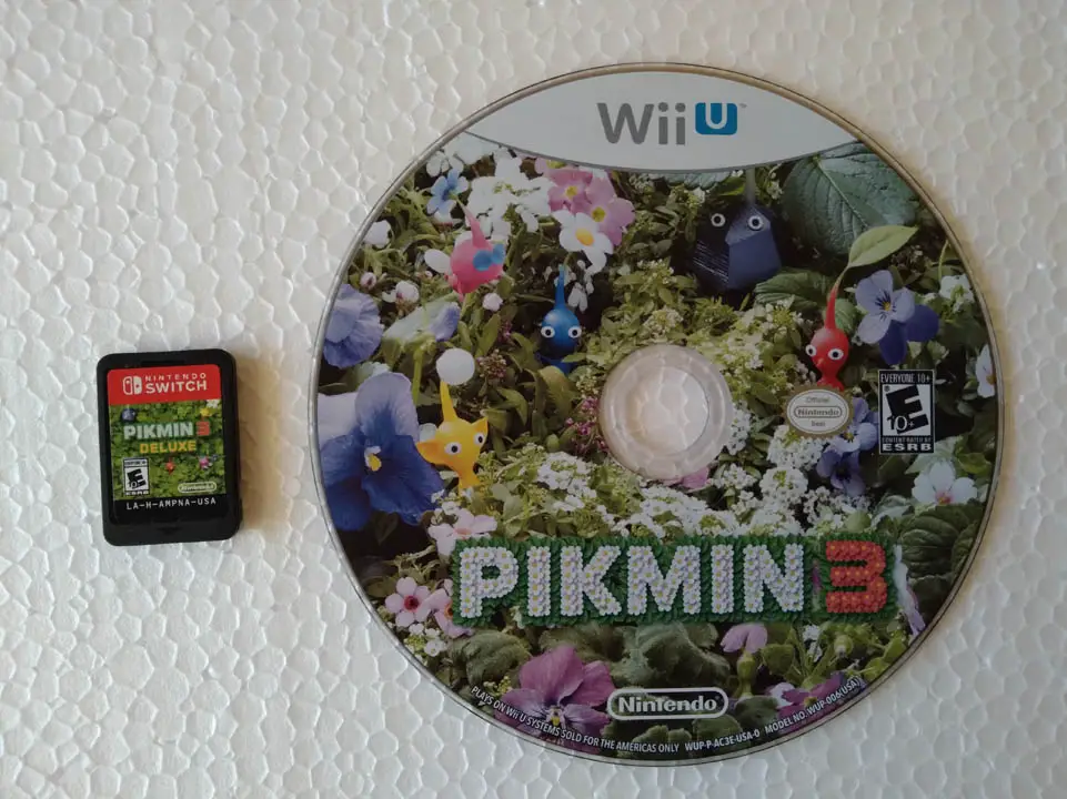 Pikmin 3 Nintendo Wii U and Switch game disc and cart next to each other